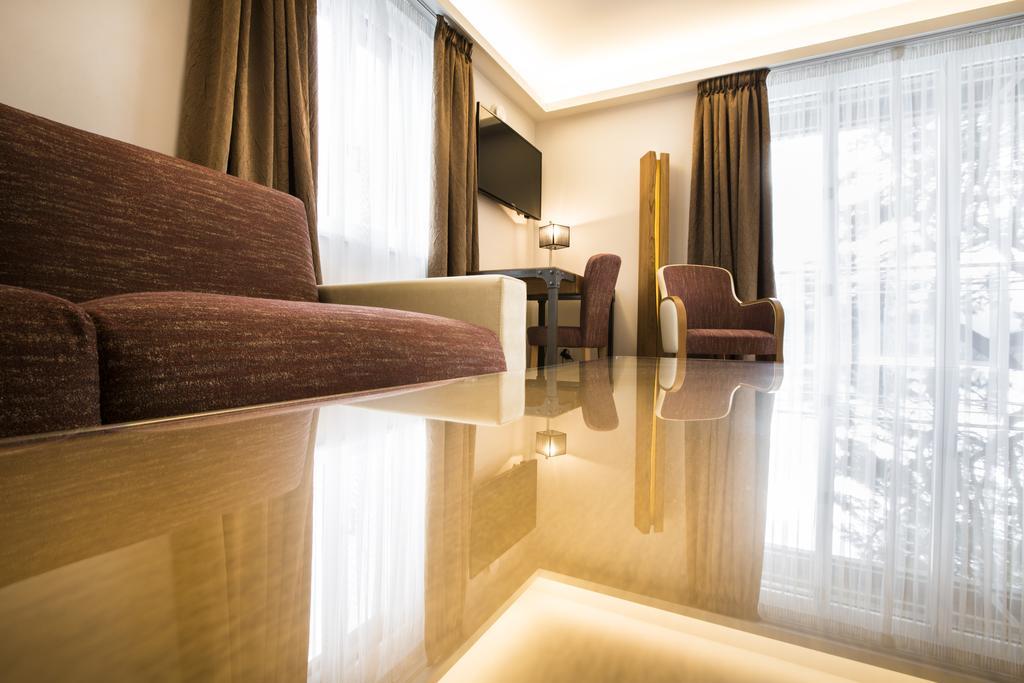 Romantik Hotel Le Vignier Avry-devant-Pont Room photo